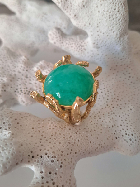 anello con cabochon di quarzo verde